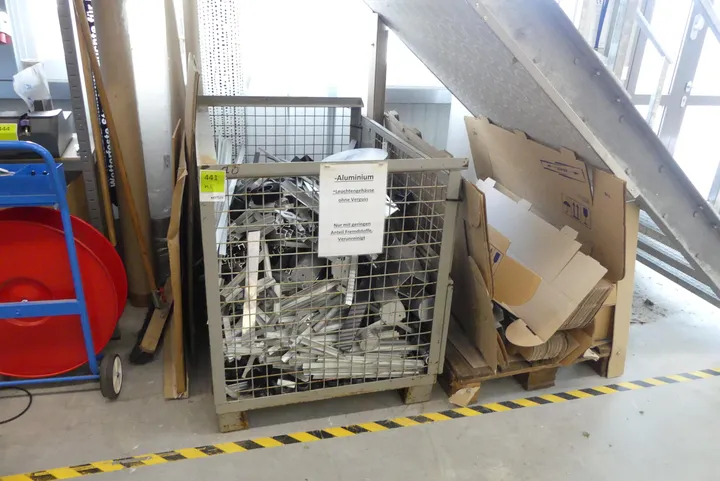 Konvolut Aluminium/Leuchtengehäuse ohne Verguss Umfang: Gitterbox mit Inhalt